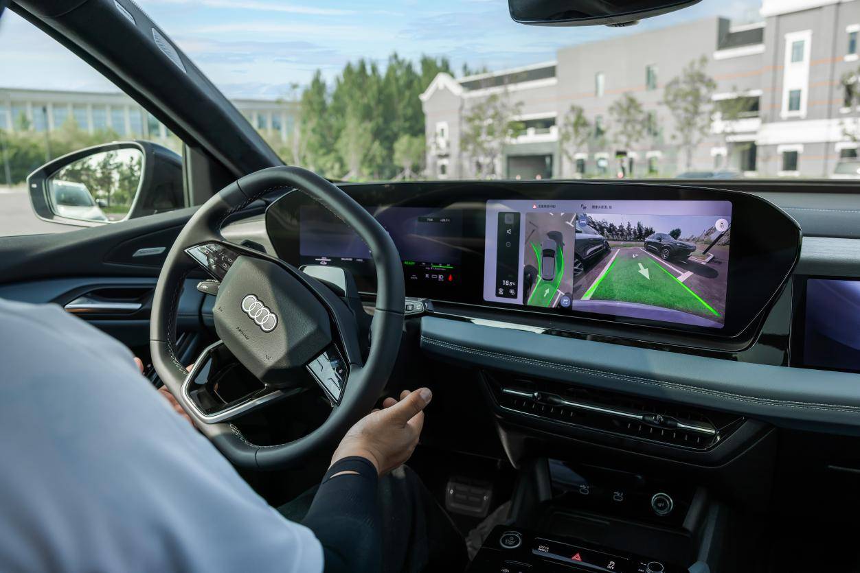 35萬級電動豪華車市場,正式迎來一汽奧迪Q6L e-tron這匹黑馬!