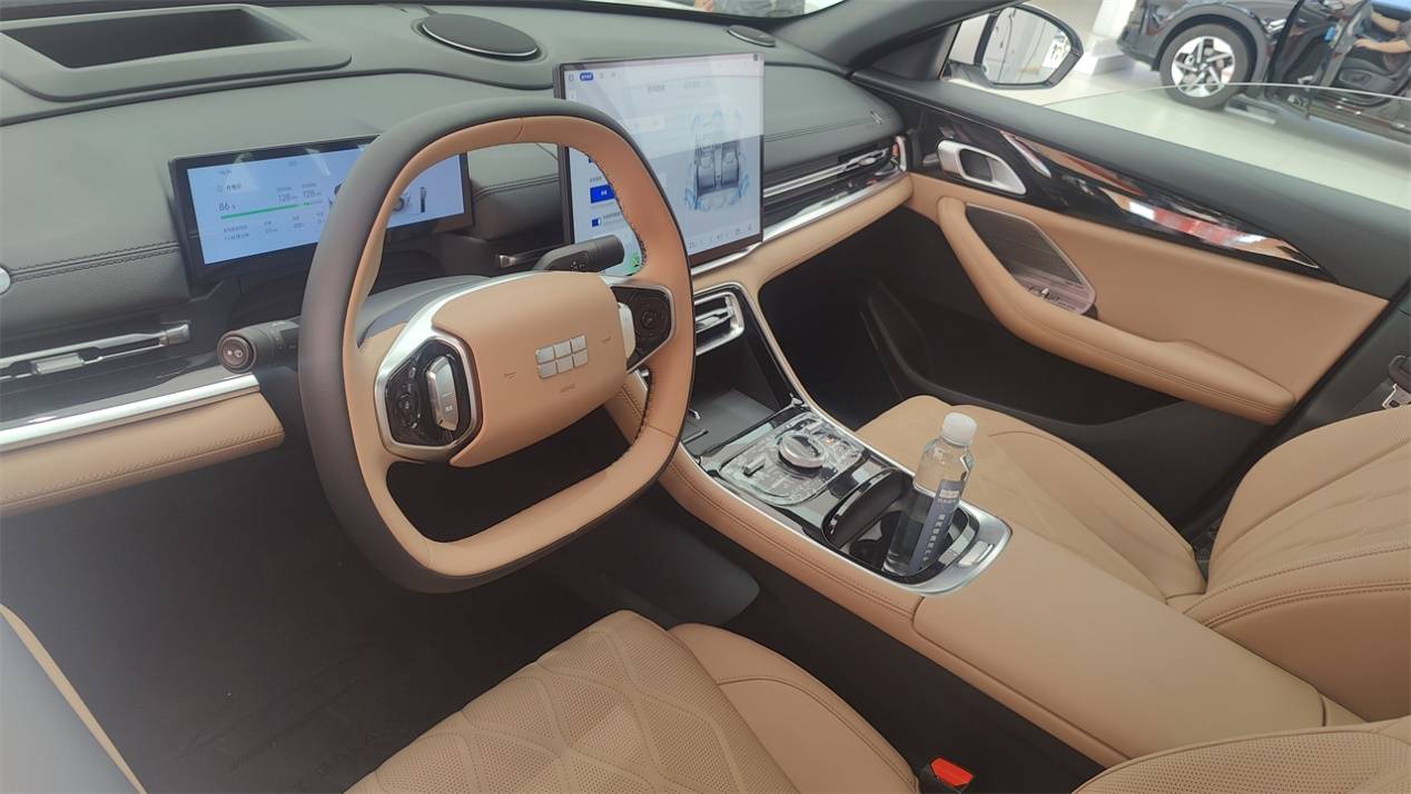 獨立試駕吉利銀河A7:摸著比亞迪過河,就成了一半?