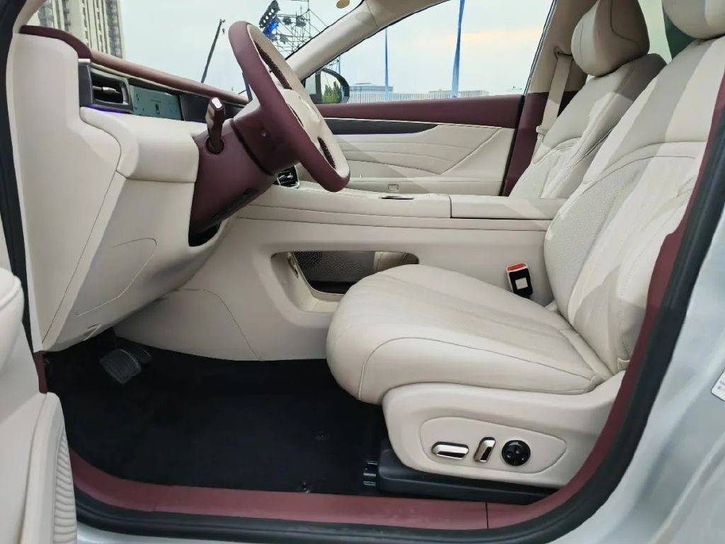 冰箱彩電大沙發(fā)+超低油耗,東風(fēng)風(fēng)神L8能否卷動15萬級市場?