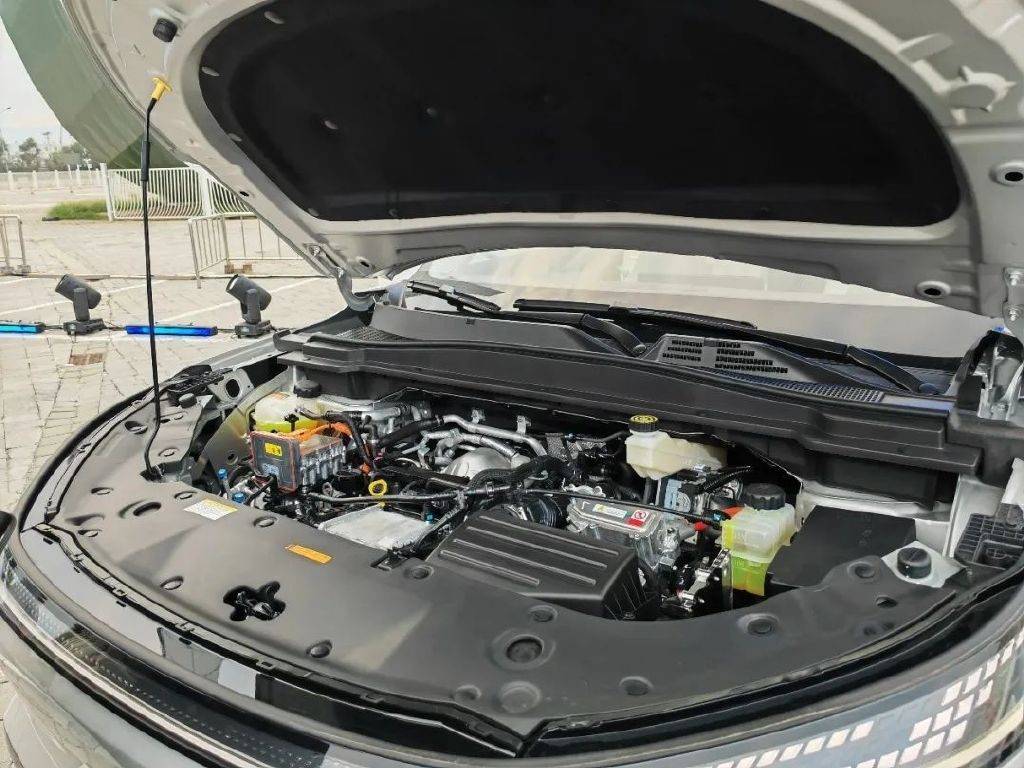 冰箱彩電大沙發(fā)+超低油耗,東風(fēng)風(fēng)神L8能否卷動15萬級市場?