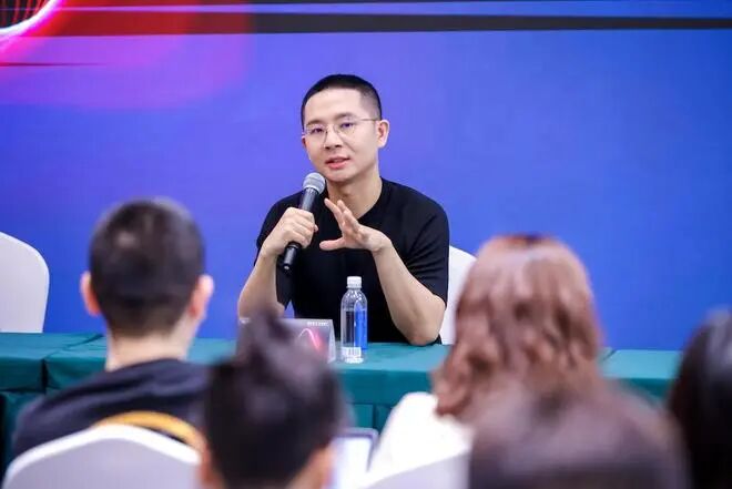 李書福傳棒印奇:吉利智駕布局收官 李書福傳棒印奇:吉利智駕布局收官